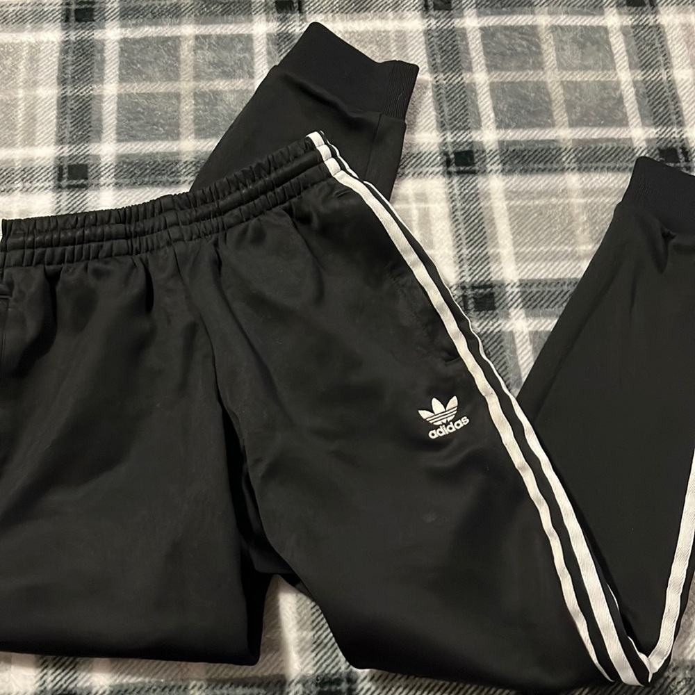 BLACK ADIDAS SWEATPANTS